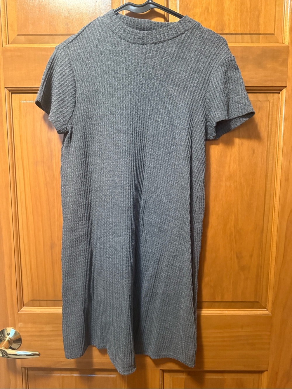Waffle Knit Short Sleeve Shift Dress in Heather Gray